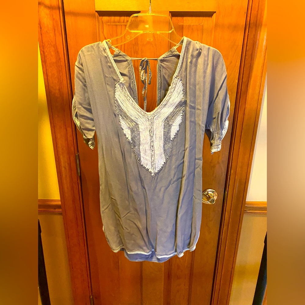 Grey and cream short sleeve with open sleeves